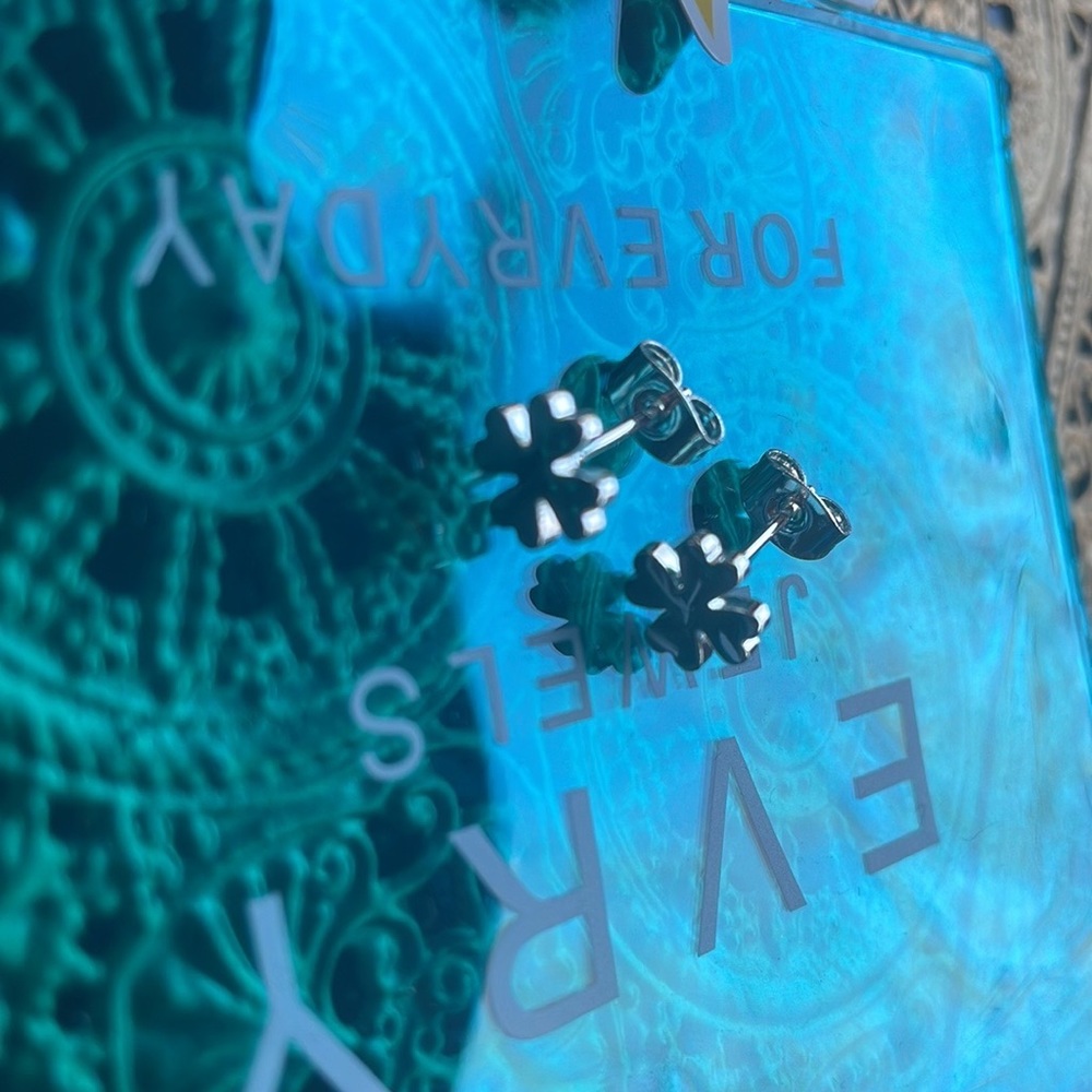NWT silver lucky four leaf clover studs